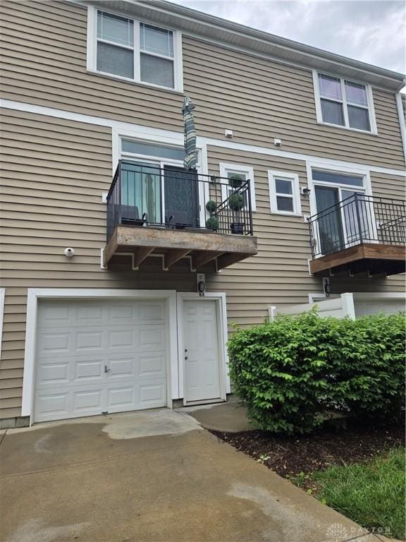 63 Grady Ct, Dayton, OH 45409 - photo 2