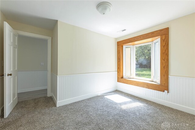 989 Ogden Rd, Adams Twp, OH 45177 - unfurnished room featuring carpet floors and wainscoting