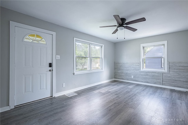 607 Alexander Dr, Dayton, OH 45403 - foyer with dark wood-style floors and ceiling fan