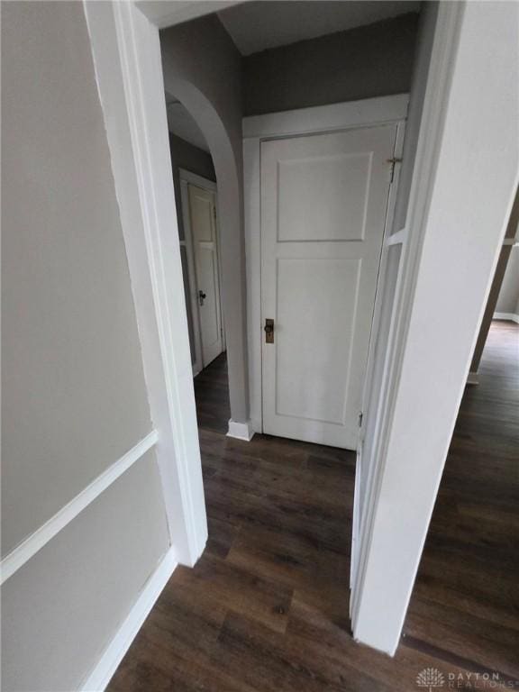 2324 Eastview Unit 2322, Dayton, OH 45405 - corridor featuring arched walkways and wood finished floors
