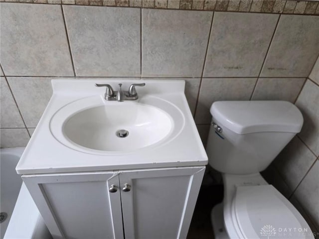 2324 Eastview Unit 2322, Dayton, OH 45405 - bathroom with tile walls and vanity