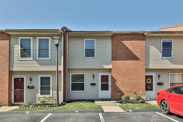 4530 Shawnray Dr Unit 84, Middletown, OH 45044 - townhome / multi-family property with uncovered parking and brick siding