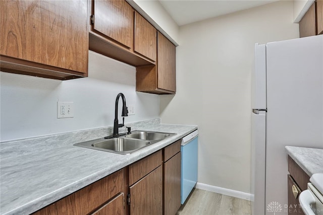 4530 Shawnray Dr Unit 84, Middletown, OH 45044 - kitchen with white appliances, light countertops, and light wood finished floors