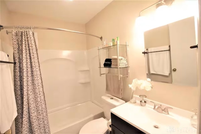 4646 Wayne Meadows Cir Unit 4640, Dayton, OH 45424 - full bath with vanity and shower / tub combo with curtain