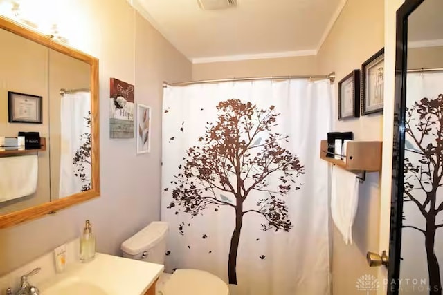 4646 Wayne Meadows Cir Unit 4640, Dayton, OH 45424 - full bathroom featuring vanity, a shower with shower curtain, and crown molding