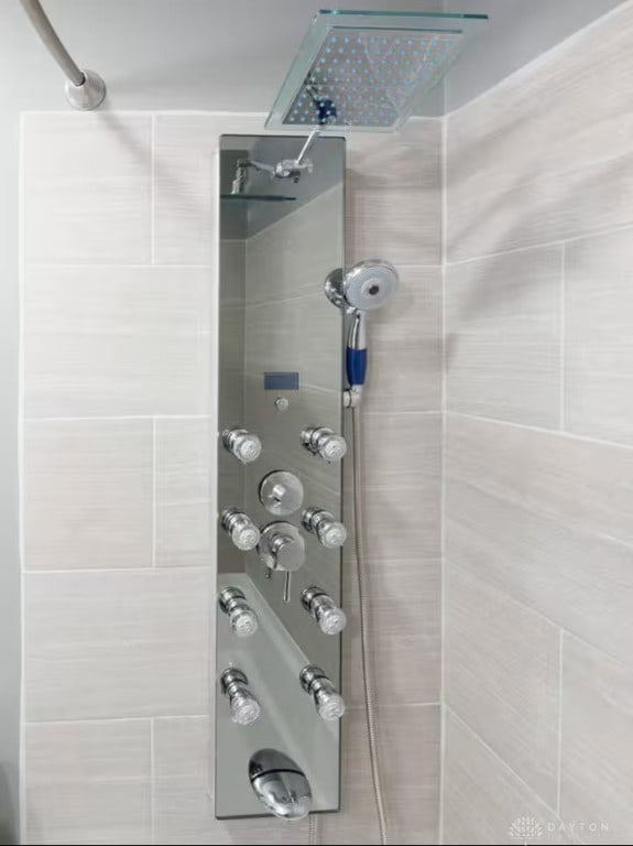 4646 Wayne Meadows Cir Unit 4640, Dayton, OH 45424 - full bathroom with a tile shower
