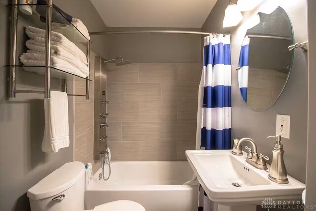 4646 Wayne Meadows Cir Unit 4640, Dayton, OH 45424 - full bathroom featuring toilet and shower / bath combination with curtain