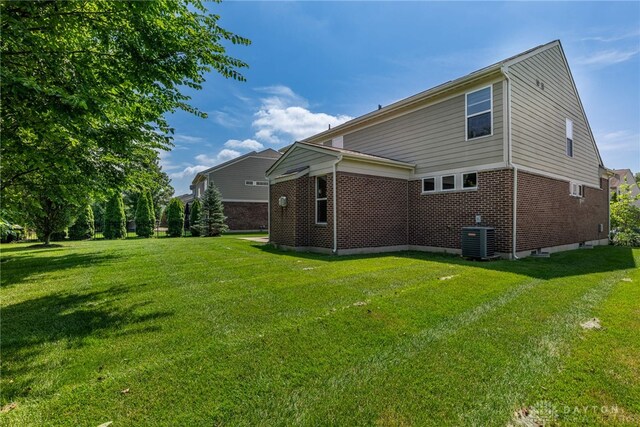 225 Woodstream Dr, Springboro, OH 45066 - back of house with brick siding and a yard