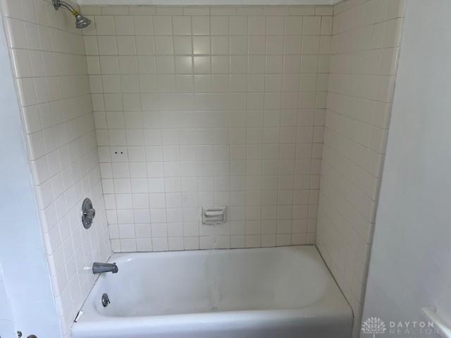 417 Sandalwood Dr, Dayton, OH 45405 - full bath with shower / washtub combination