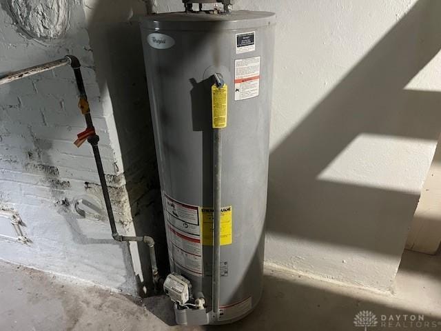 417 Sandalwood Dr, Dayton, OH 45405 - utility room featuring gas water heater