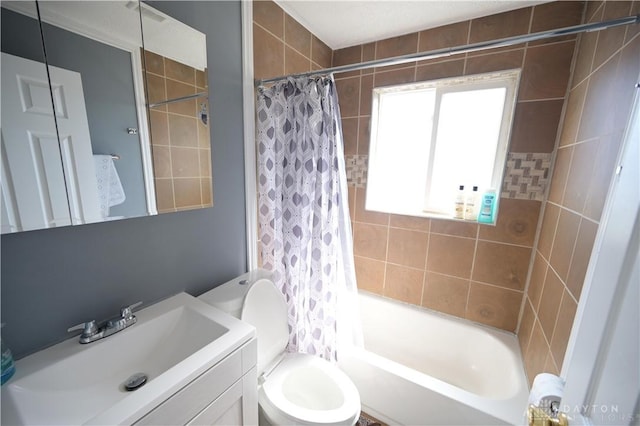 228 E Bruce Ave, Dayton, OH 45405 - full bath with vanity and shower / bath combo with shower curtain