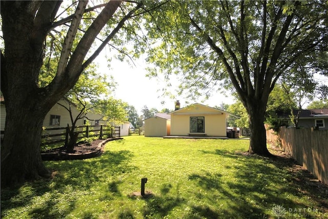412 Cedar Ln, Lebanon, OH 45036 - fenced backyard with an outdoor structure