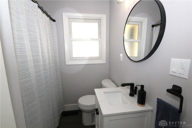 412 Cedar Ln, Lebanon, OH 45036 - full bath featuring vanity and a shower with curtain
