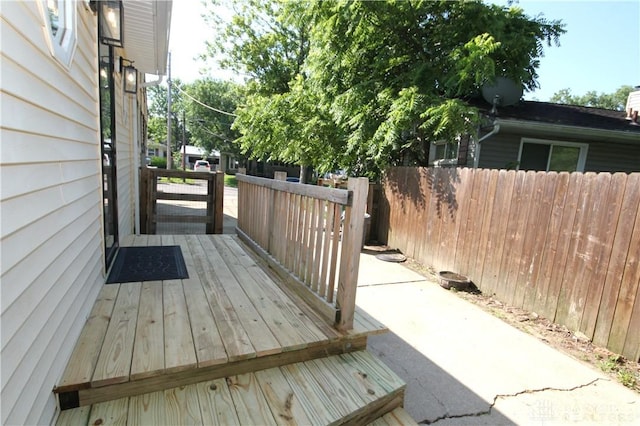 412 Cedar Ln, Lebanon, OH 45036 - view of wooden deck