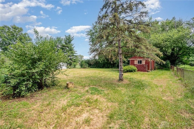 4689 Fisher Rd, Franklin, OH 45005 - view of yard with a storage unit