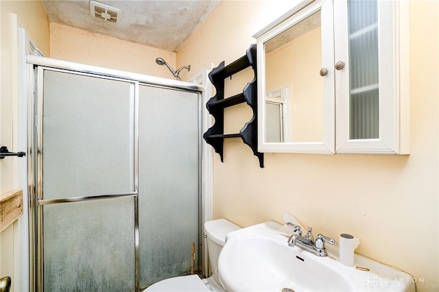 4689 Fisher Rd, Franklin, OH 45005 - full bath with a sink and a shower with door