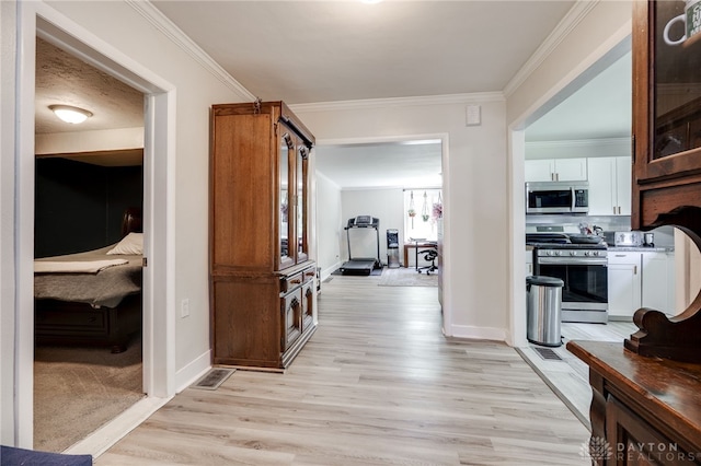 541 E Main St, Xenia, OH 45385 - hall featuring light wood finished floors and crown molding