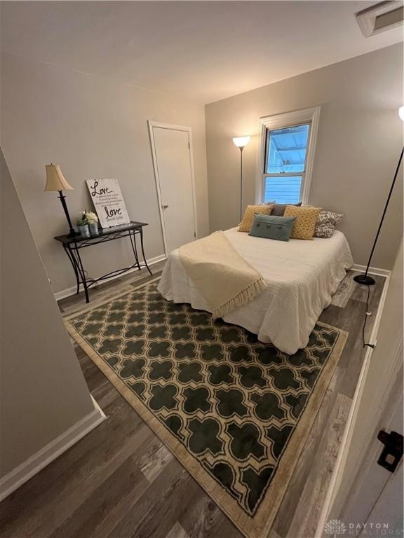 507 Broadway St, Washington Court Hous, OH 43160 - bedroom featuring wood finished floors and baseboards