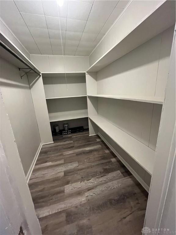 507 Broadway St, Washington Court Hous, OH 43160 - walk in closet featuring dark wood finished floors