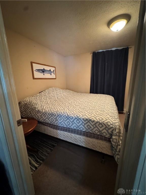 428 E Center St, Germantown, OH 45327 - bedroom with carpet flooring and a textured ceiling