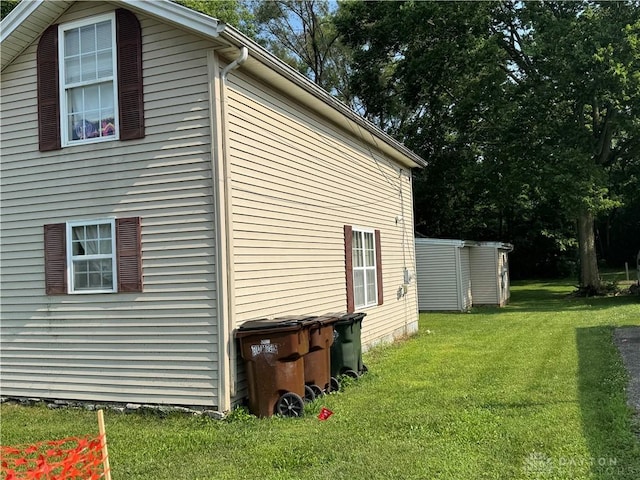 428 E Center St, Germantown, OH 45327 - view of side of home featuring a yard
