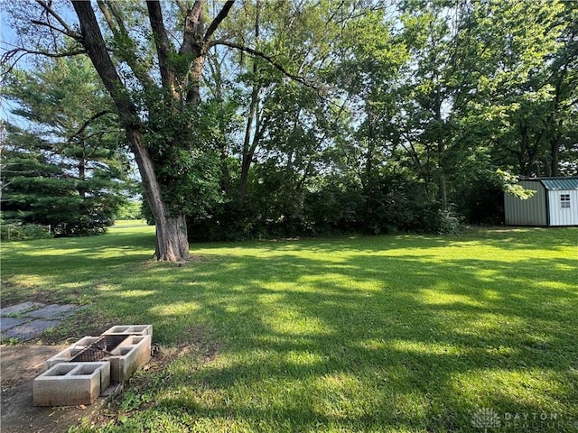 428 E Center St, Germantown, OH 45327 - view of green lawn featuring a storage shed