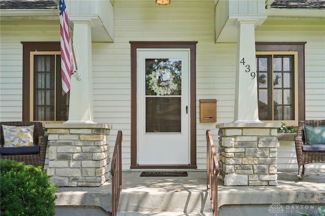 439 Monteray Ave, Oakwood, OH 45419 - entrance to property with a porch
