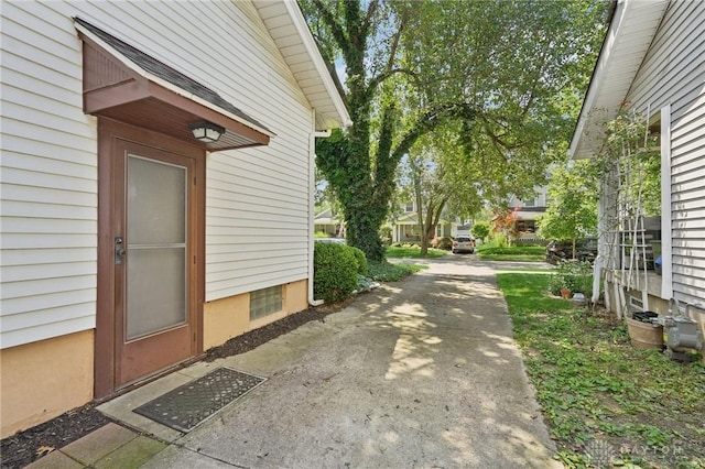 439 Monteray Ave, Oakwood, OH 45419 - doorway to property