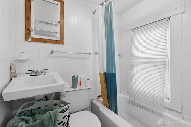 19 S Alder St Unit 21, Dayton, OH 45417 - full bath with shower / bath combo with shower curtain and tile walls