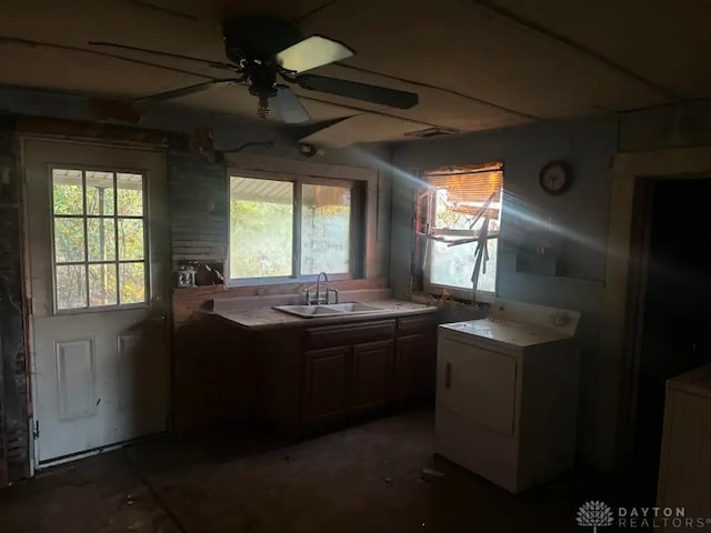 293 S Miami Ave, Xenia, OH 45385 - kitchen featuring washer / dryer, a ceiling fan, and light countertops