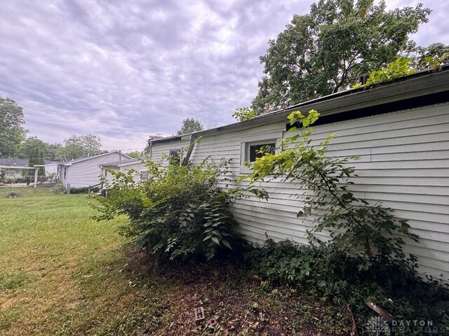 861 E Market St, Xenia, OH 45385 - view of grassy yard