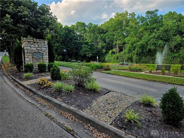 1962 Fountain View Dr, Dayton, OH 45414 - view of community sign