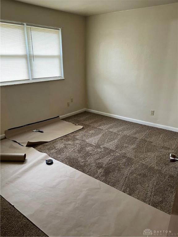 4051 Crest Dr, Dayton, OH 45416 - unfurnished room with carpet and baseboards
