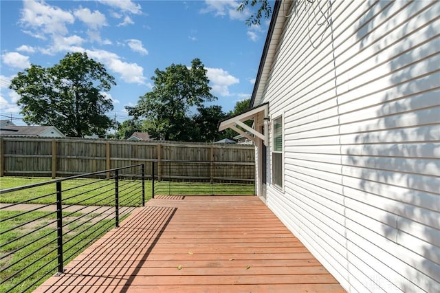 2215 Pearl St, Middletown, OH 45044 - deck with a fenced backyard