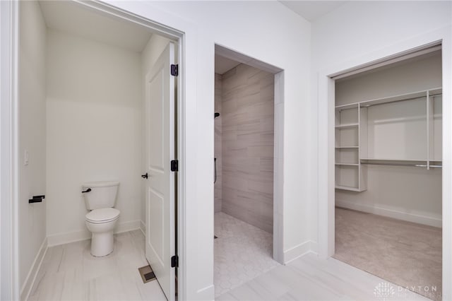 9508 Magnolia Ct, Washington Twp, OH 45458 - full bathroom featuring tiled shower and toilet