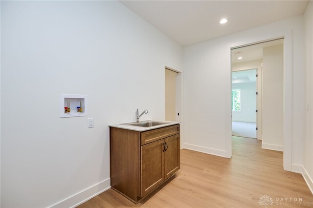 9508 Magnolia Ct, Washington Twp, OH 45458 - washroom featuring washer hookup, light wood finished floors, and recessed lighting