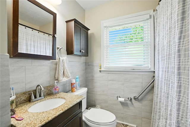 4513 Hannah Dr, Middletown, OH 45044 - bathroom with tile walls, vanity, and curtained shower
