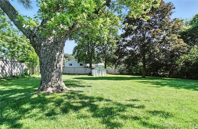 4513 Hannah Dr, Middletown, OH 45044 - fenced backyard featuring a storage shed
