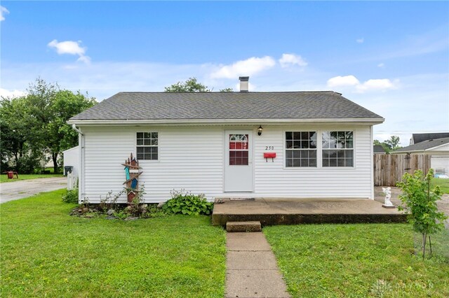 250 Pat Ln, Fairborn, OH 45324 - view of front of home featuring a shingled roof