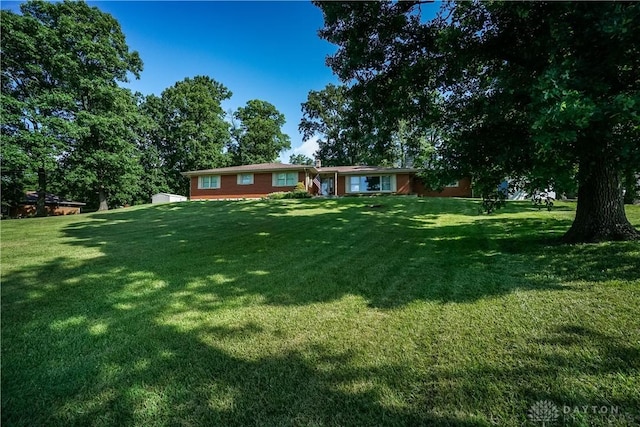 5975 Oakridge Dr, Hamilton, OH 45011 - view of grassy yard