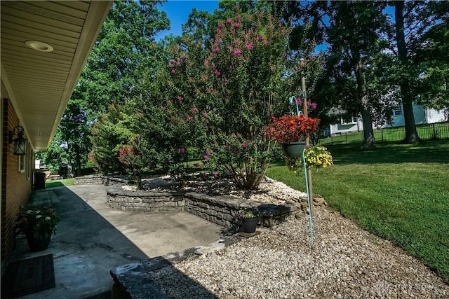 5975 Oakridge Dr, Hamilton, OH 45011 - view of yard with a patio area
