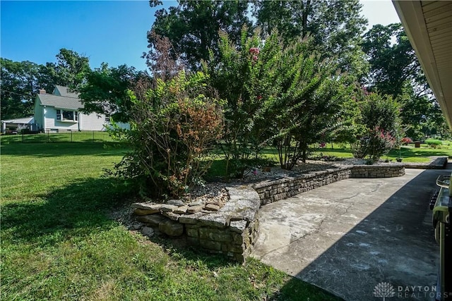 5975 Oakridge Dr, Hamilton, OH 45011 - view of yard with a patio area