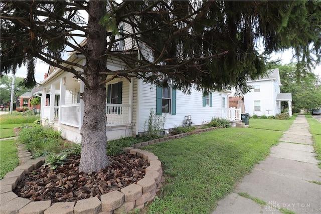 230 S 5th St, Miamisburg, OH 45342 - view of front facade featuring a porch and a front yard