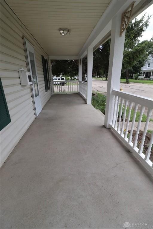 230 S 5th St, Miamisburg, OH 45342 - view of covered porch