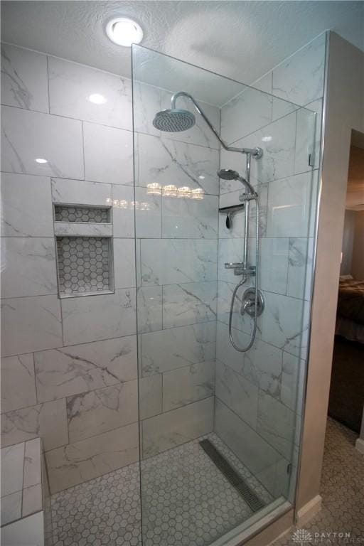 6377 Holloway Dr, Liberty Twp, OH 45044 - full bath featuring a stall shower