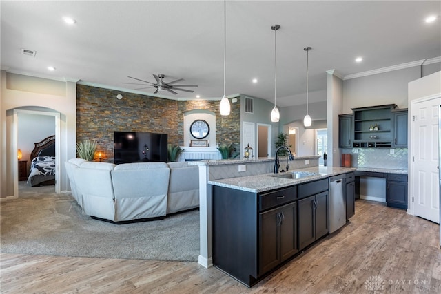 4374 Fairway Ln, Lebanon, OH 45036 - kitchen featuring ceiling fan, ornamental molding, open shelves, arched walkways, and an island with sink