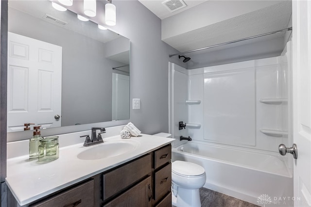 4374 Fairway Ln, Lebanon, OH 45036 - full bath featuring vanity, shower / washtub combination, and wood finished floors