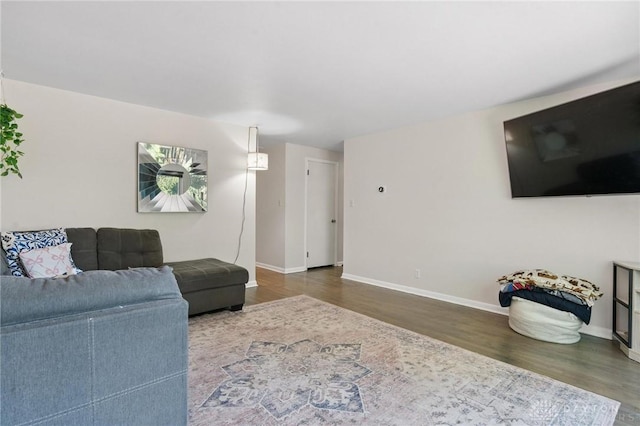 1009 Cottage Court Dr, Fairborn, OH 45324 - living area featuring wood finished floors and baseboards