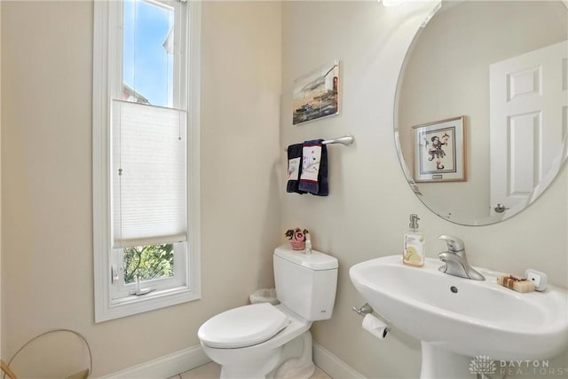6885 Willow Creek Run, Liberty Twp, OH 45044 - half bathroom featuring a sink and toilet