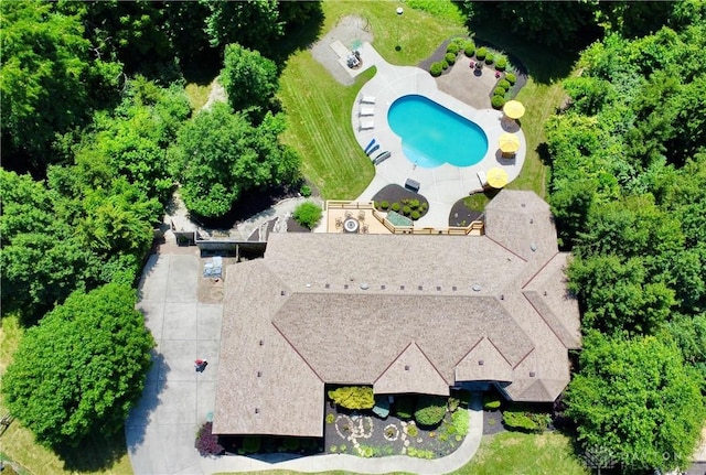 6885 Willow Creek Run, Liberty Twp, OH 45044 - view of subject property featuring a pool
